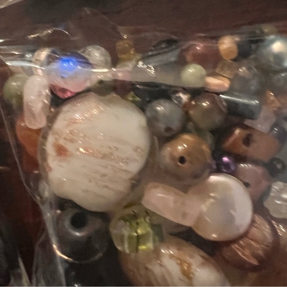 6 Bundles of Assorted Beads - Picture 7 of 7